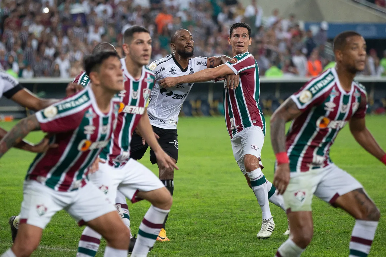 Luiz Otávio diminuiu o placar para o Ceará no fim do jogo, mas foi insuficiente para sair com um bom resultado no Maracanã