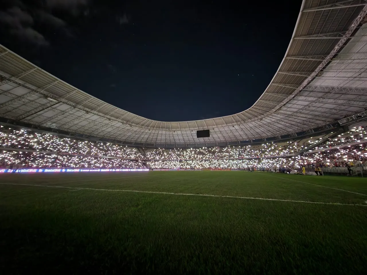 A Arena Castelão ficou totalmente apagada aos 44 do 2º tempo no jogo entre Fortaleza x Palmeiras, em julho