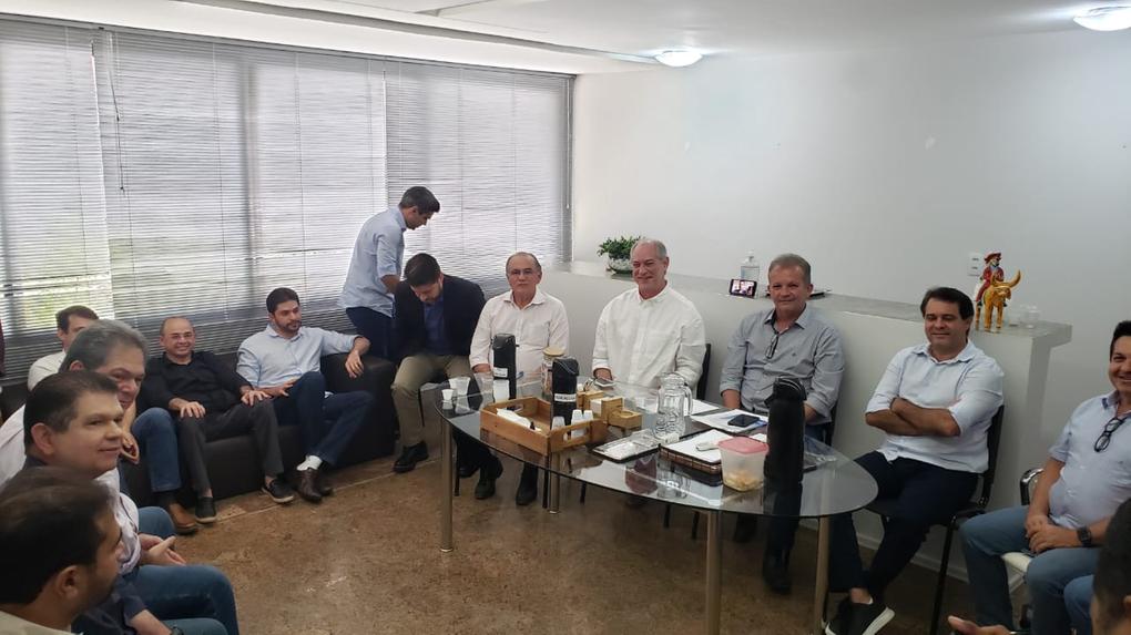 Ciro Gomes com deputados federais e estaduais do PDT