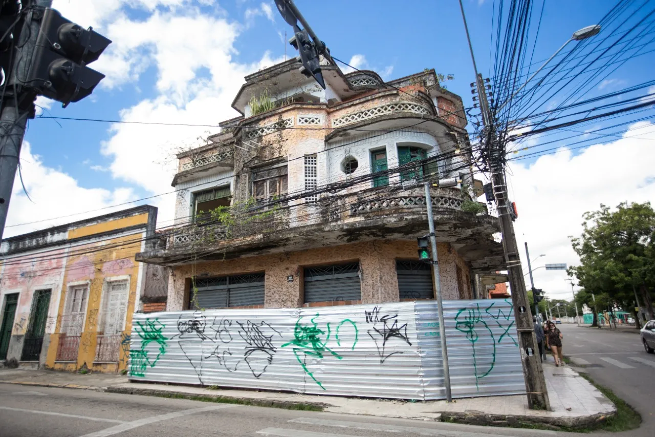 Prédio na Jacarecanga faz parte de um dos primeiros condomínios residenciais de Fortaleza.