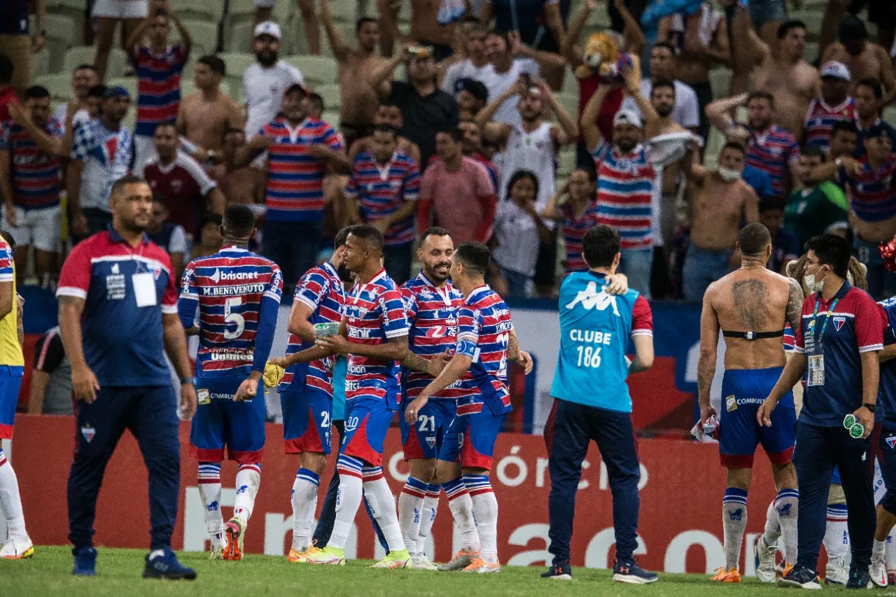 Ao fim da partida, os jogadores do Leão comemoraram muito a classificação diante do maior rival