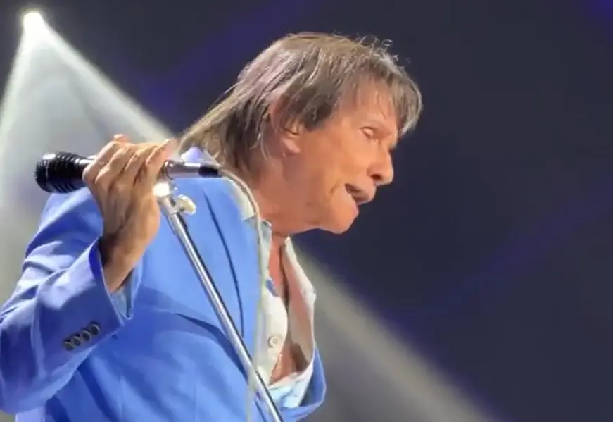 roberto carlos mandando fã calar a boca durante show