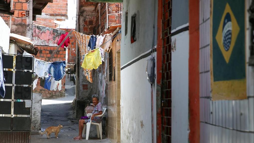 Fila de espera para o Auxílio Brasil é composta por população pobre ou extremamente pobre do Ceará