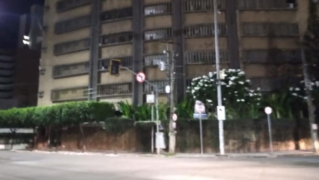 Uma moradora informou que o cruzamento entre as ruas Antônio Justa e Virgílio Tavora ficou com os semáfaros apagados