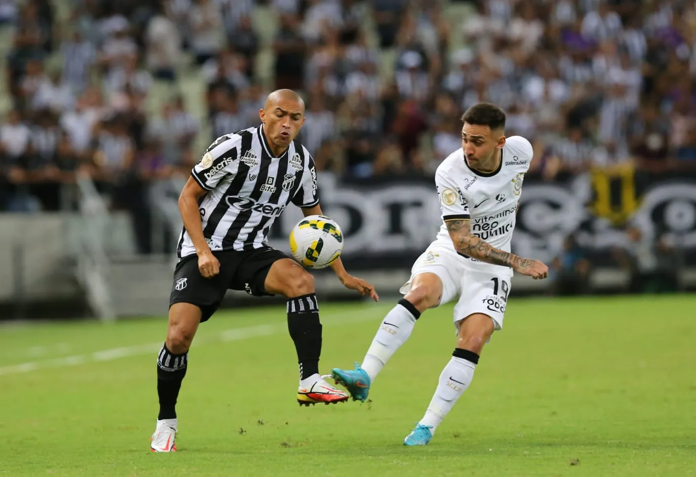 O Ceará foi superior ao Corinthians e venceu o jogo no Castelão com autoridade