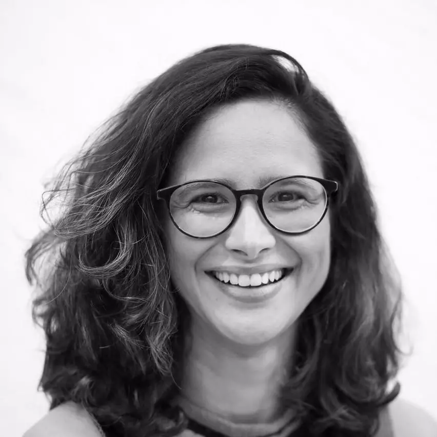 Foto frontal Beatriz Jucá