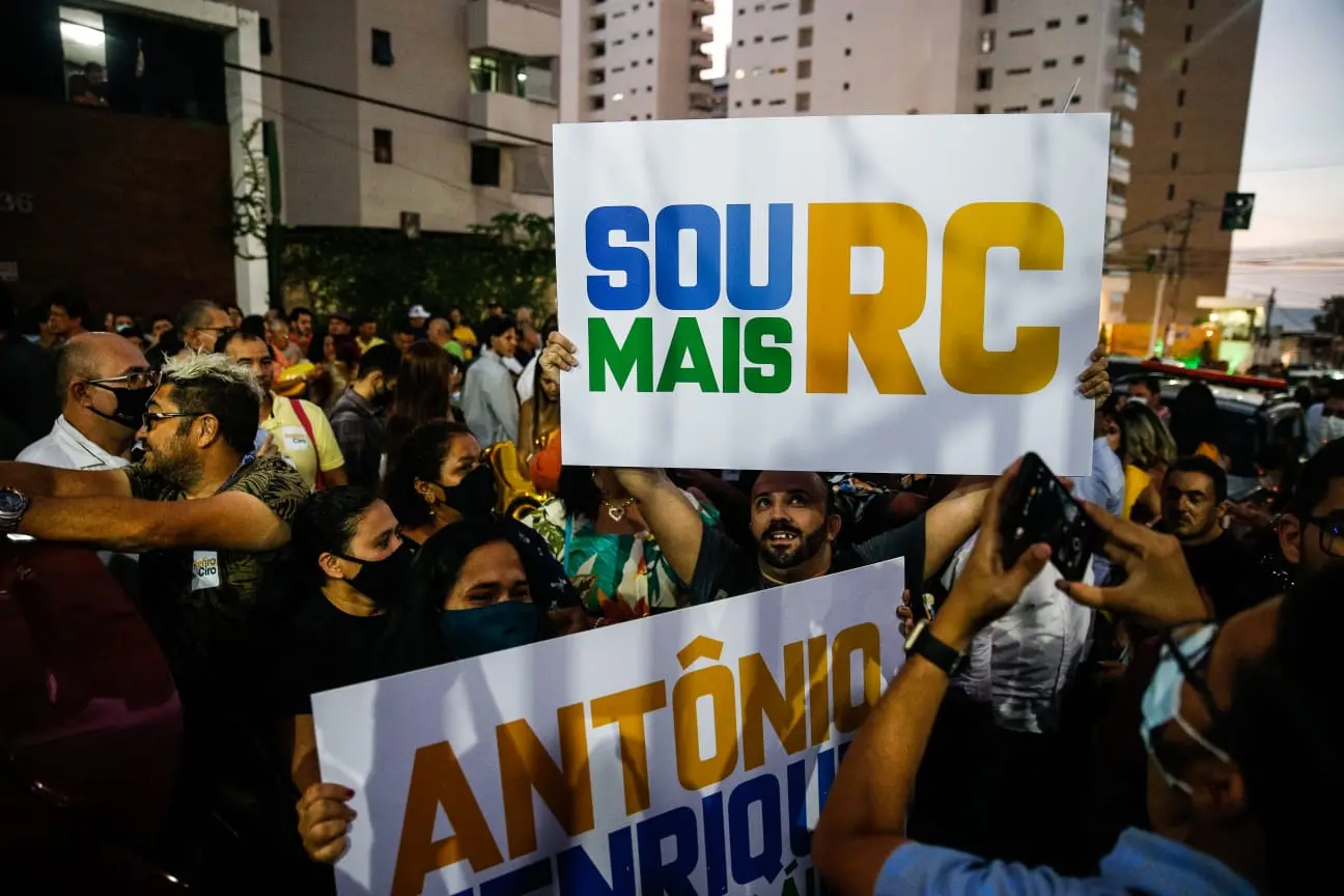 Cartaz pró-RC em reunião do PDT
