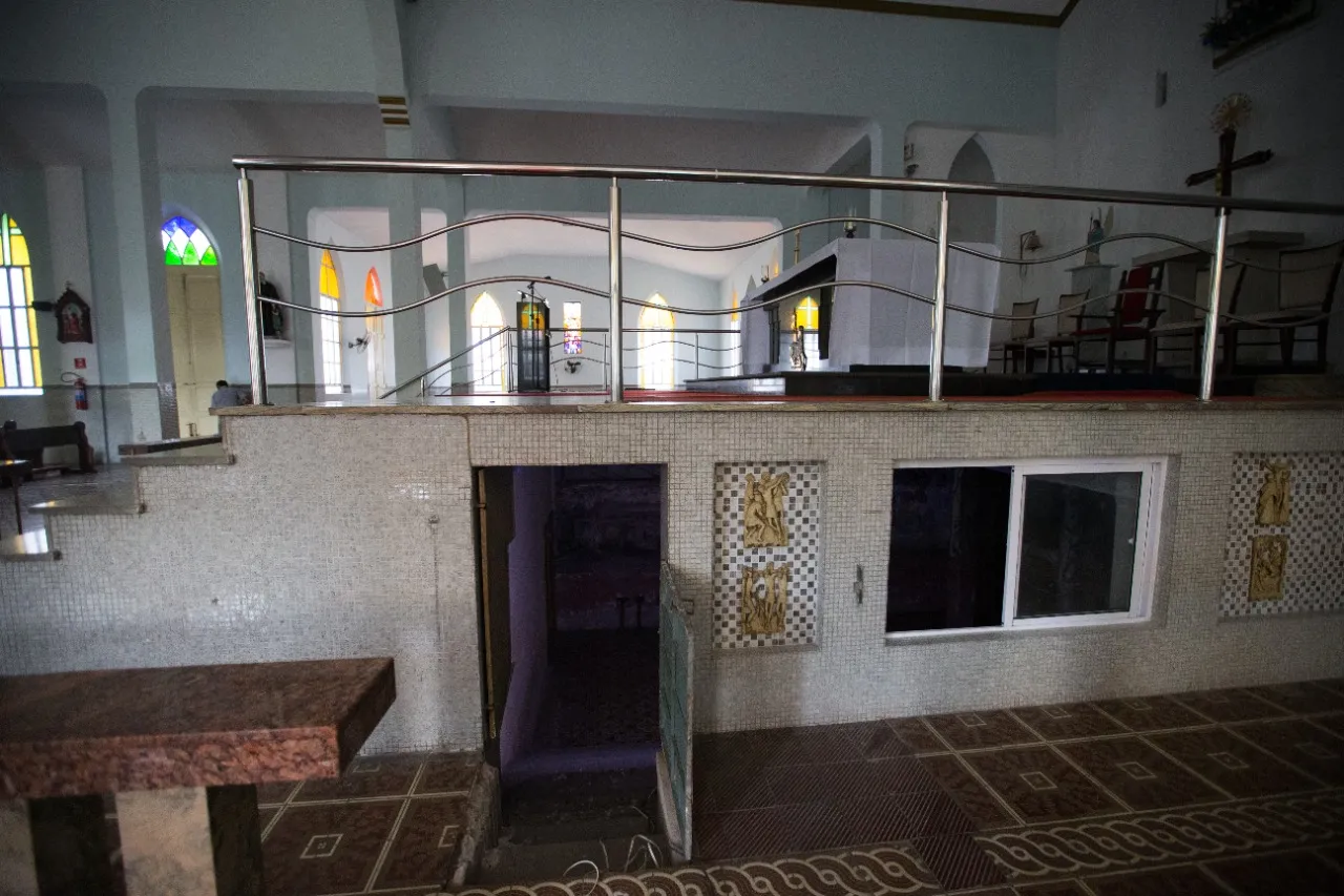 Cripta onde ficam os murais está sob o altar-mor da Igreja.