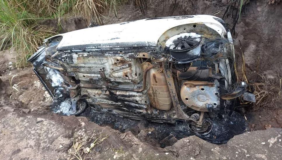 Corpos das vítimas estavam carbonizados em um carro também destruído pelo fogo, na Zona da Mata Norte, em Pernambuco