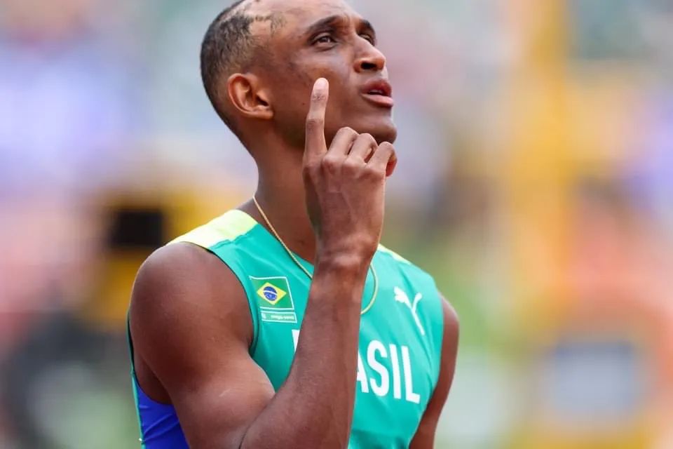 Alison dos Santos chegou ao Mundial como dono da primeira posição do ranking dos 400 metros com barreiras da World Athletics, a federação internacional de atletismo