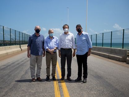 Ciro Gomes, Tasso Jereissati, Camilo Santana e Cid Gomes em visita ao Porto do Pecém