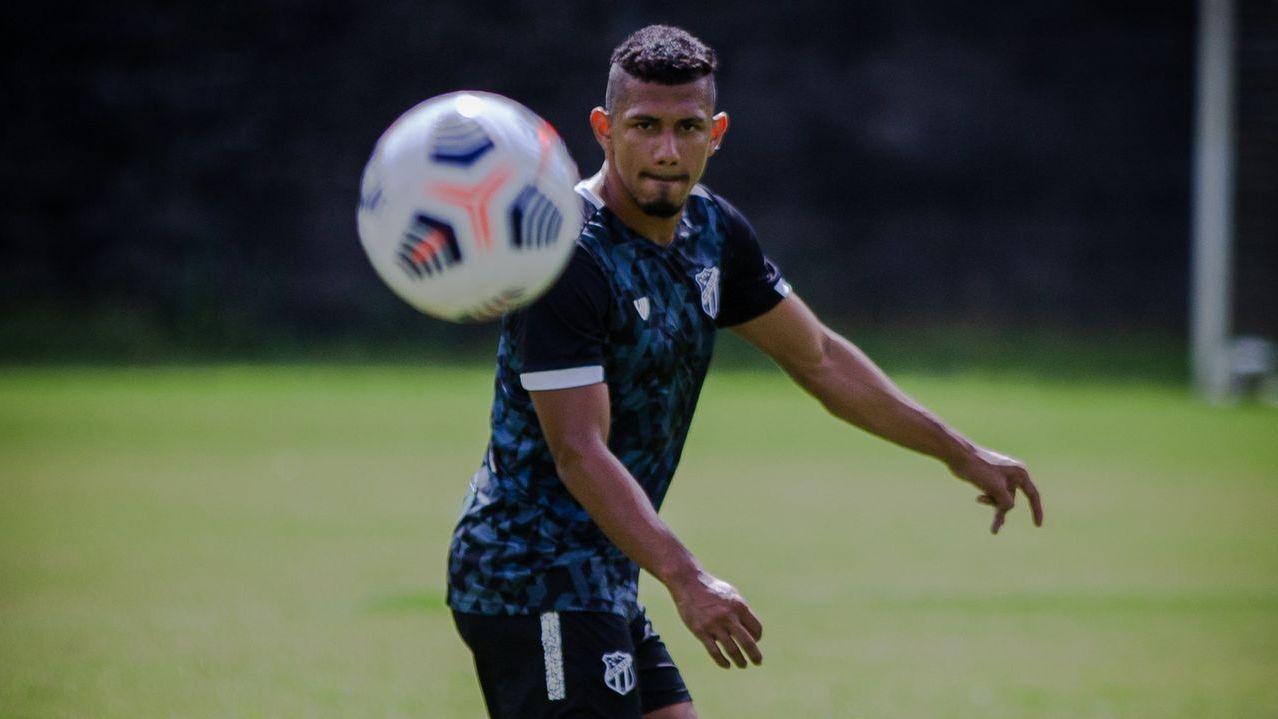 Fernando Sobral em ação pelo Ceará