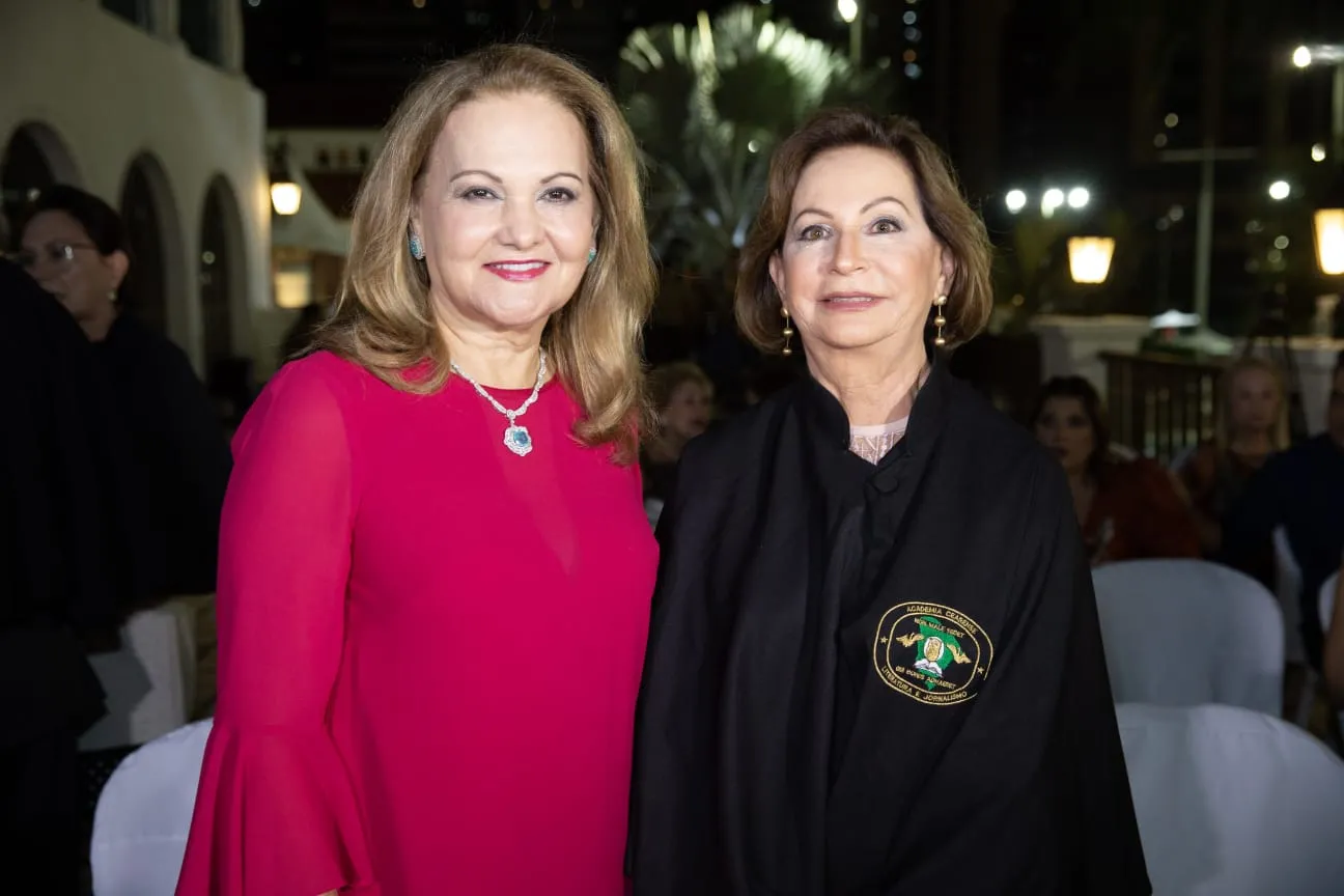 Lenise Queiroz Rocha e a professora Fátima Veras foram duas das homenageadas nesta noite