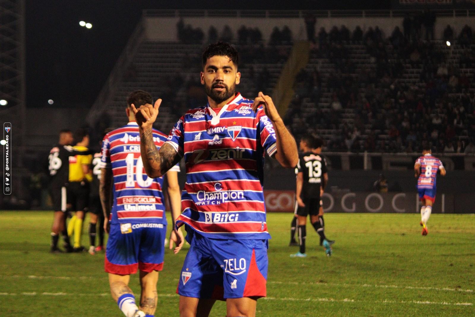 Emanuel Brítez comemora gol pelo Fortaleza