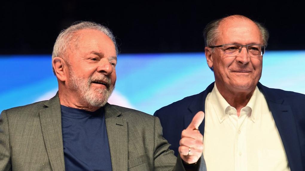 Lula e Alckmin em evento do PT