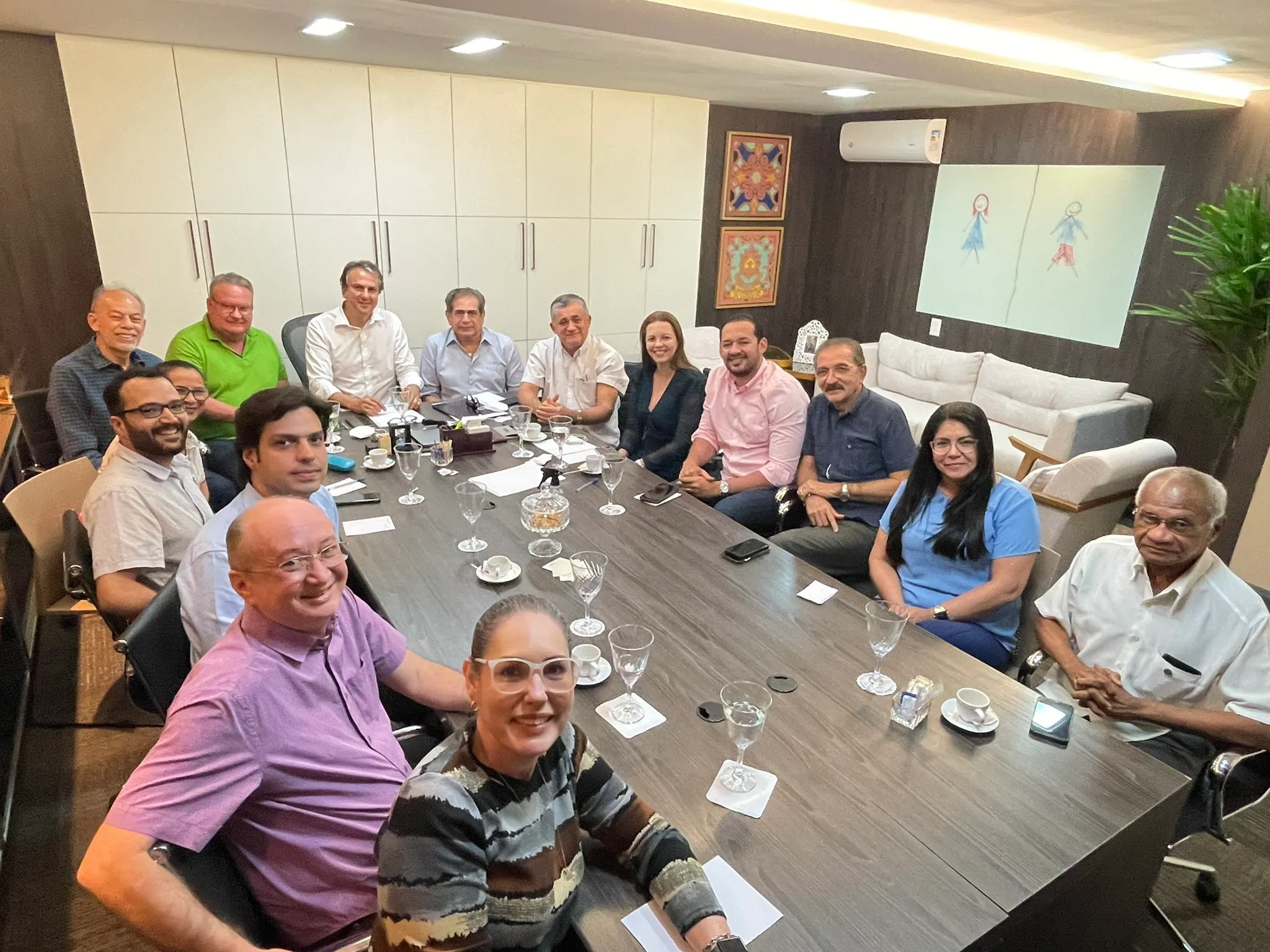 Camilo Santana reuniu lideranças de seis partidos políticos