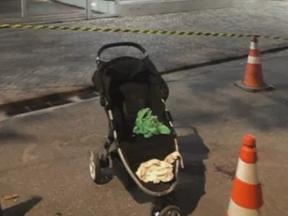Carrinho de bebê arrastado por veículo em São Paulo.