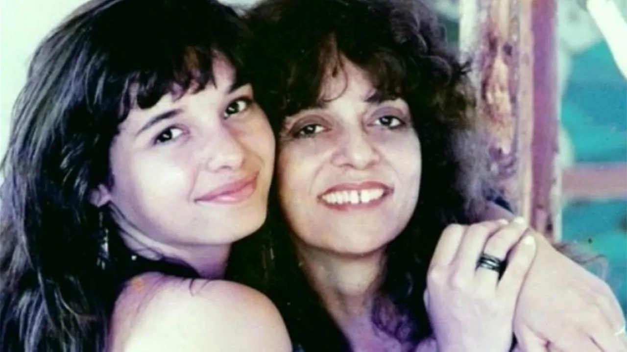 A autora da novela e mãe de Daniella lembrou ainda que sua mão recuou, horrorizada, quando tocou o corpo da filha