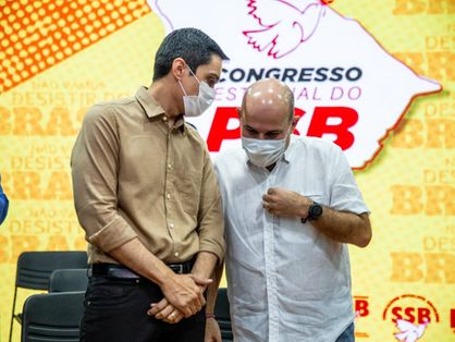 Denis Bezerra ao lado de Roberto Cláudio em evento do PSB Ceará