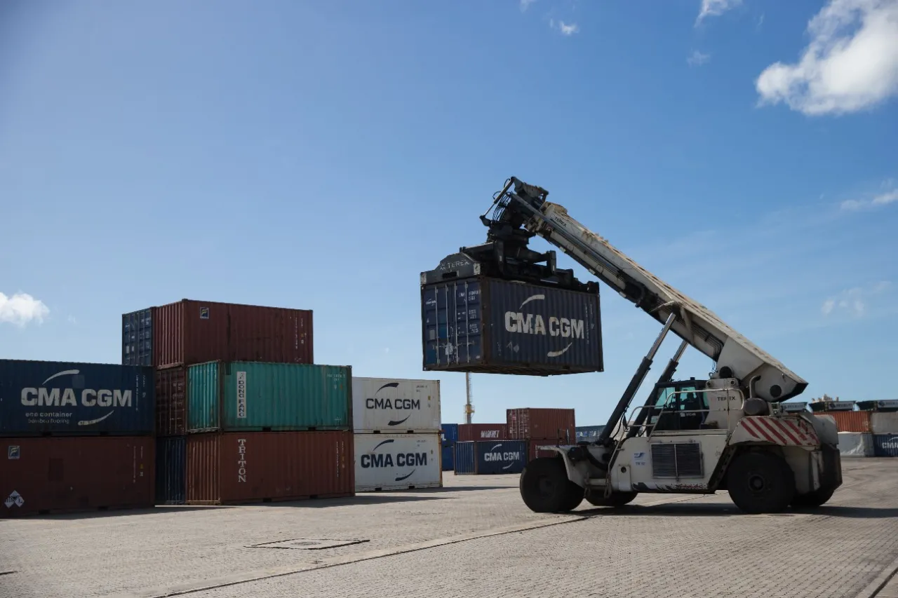 Os containers chegam às fazendas vazios e higienizados
