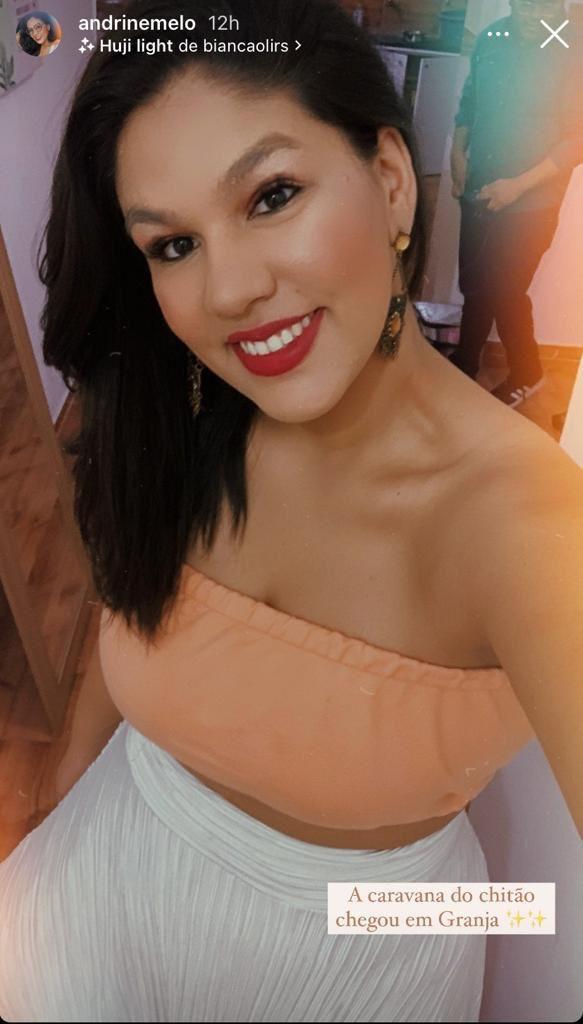 Andrine Melo em selfie.