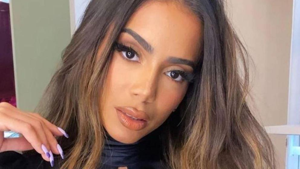 Endometriose: além de Anitta, veja outras famosas que também receberam  diagnóstico