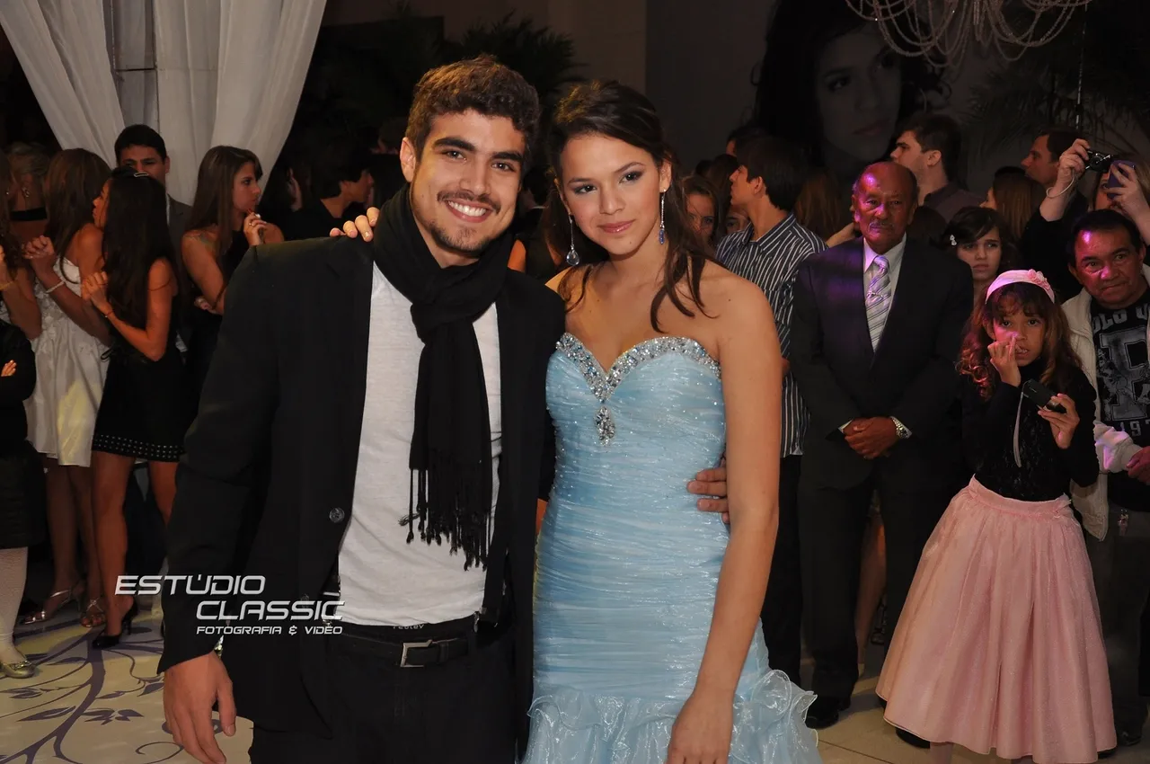 Marquezine teve o ator Caio Castro como príncipe