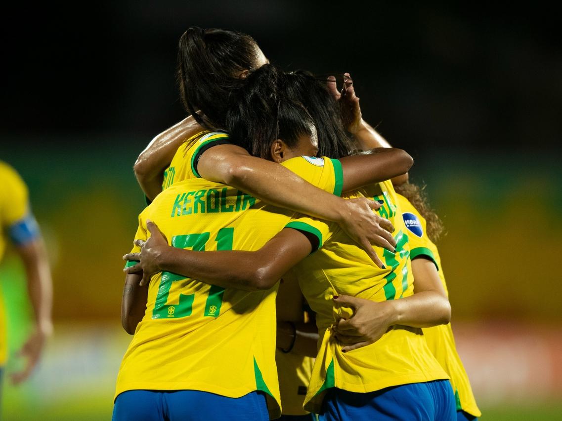 Seleção brasileira feminina bate Colômbia e conquista a Copa