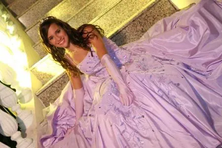 Juliana na festa de 15 anos, realizada em 2007