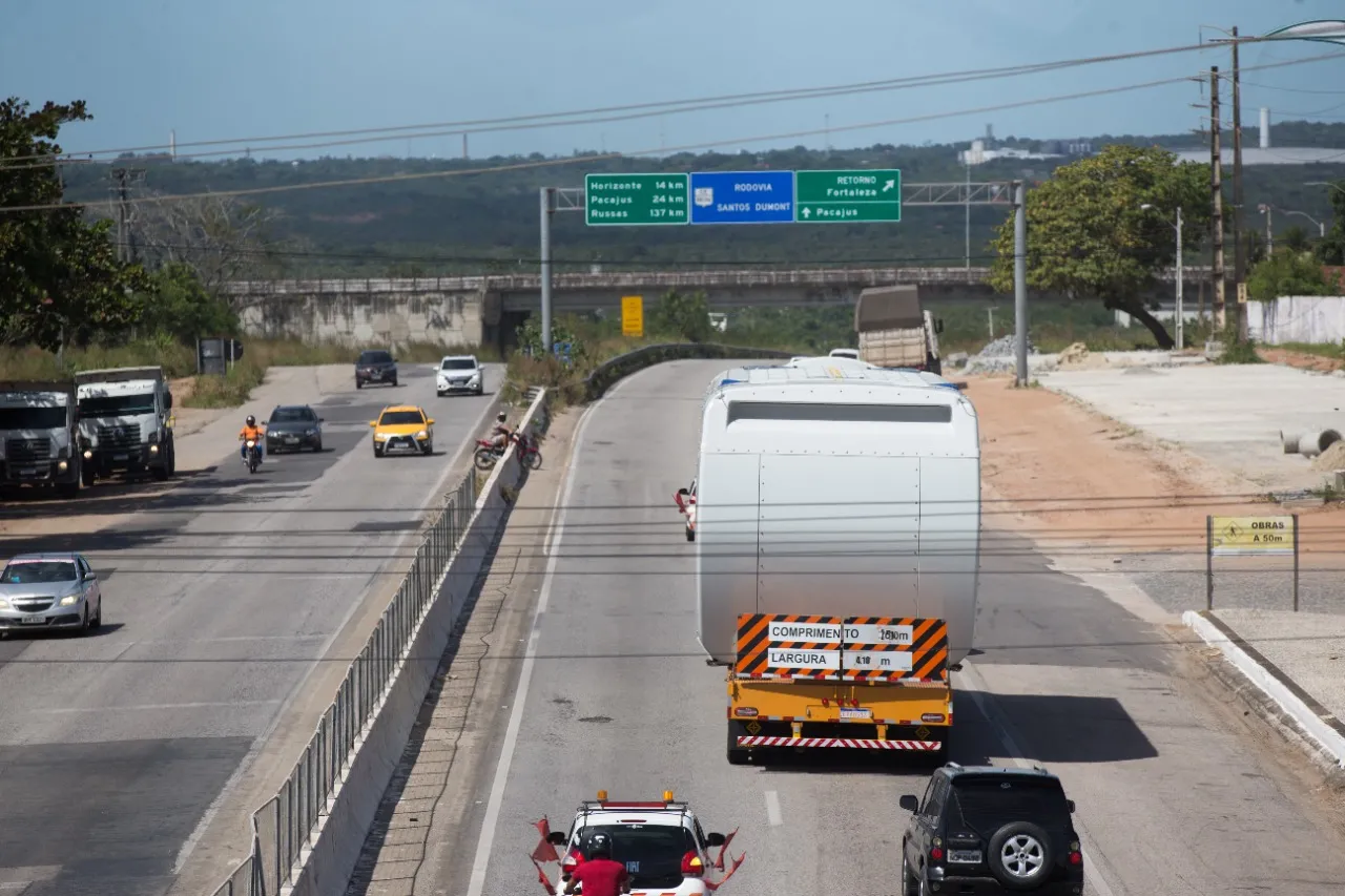 Componentes das torres eólicas só podem ser transportados a 60 km/h e durante a luz do dia, além de acompanhados de escolta.