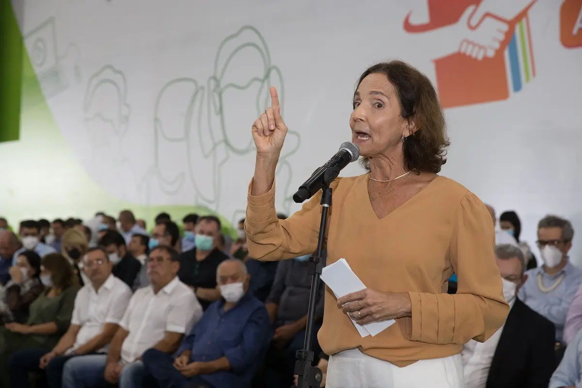 Imagem da notícia 'Não sou perseguidora', diz Izolda Cela após ser acusada por pedetista de exonerar opositores