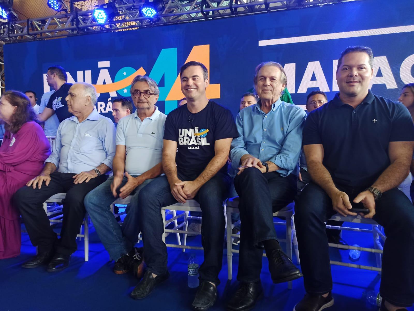 Luciano Bivar ao lado do pré-candidato Capitão Wagner e do deputado federal Heitor Freire