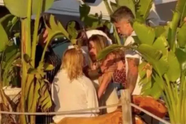 Momento do vídeo em que a atriz grita com a suspeita