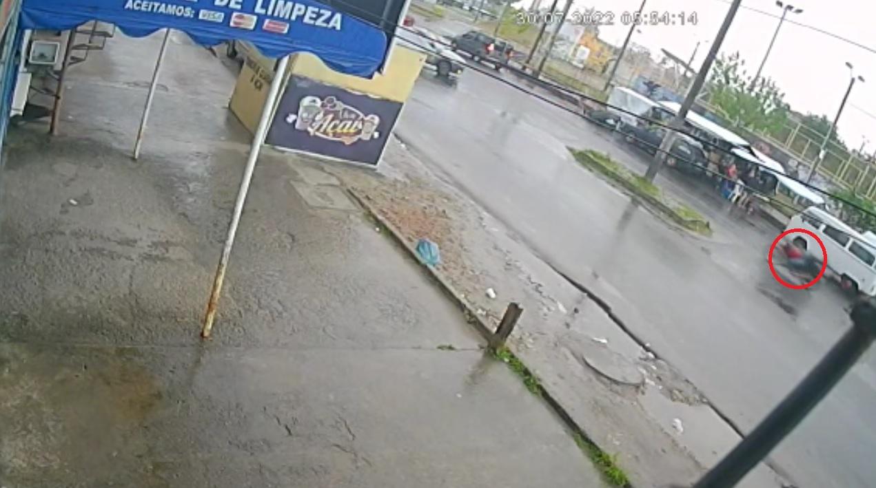 imagem de câmera de segurança mostra acidente no bairro são cristovão em fortaleza