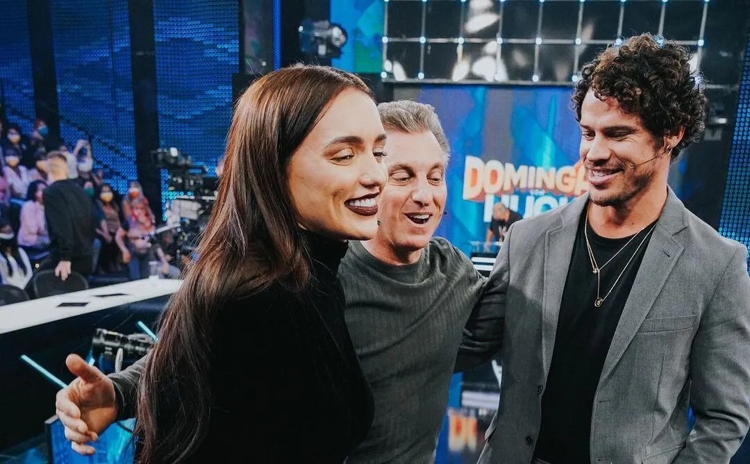 Rafa e José em momento de descontração com Luciano Huck