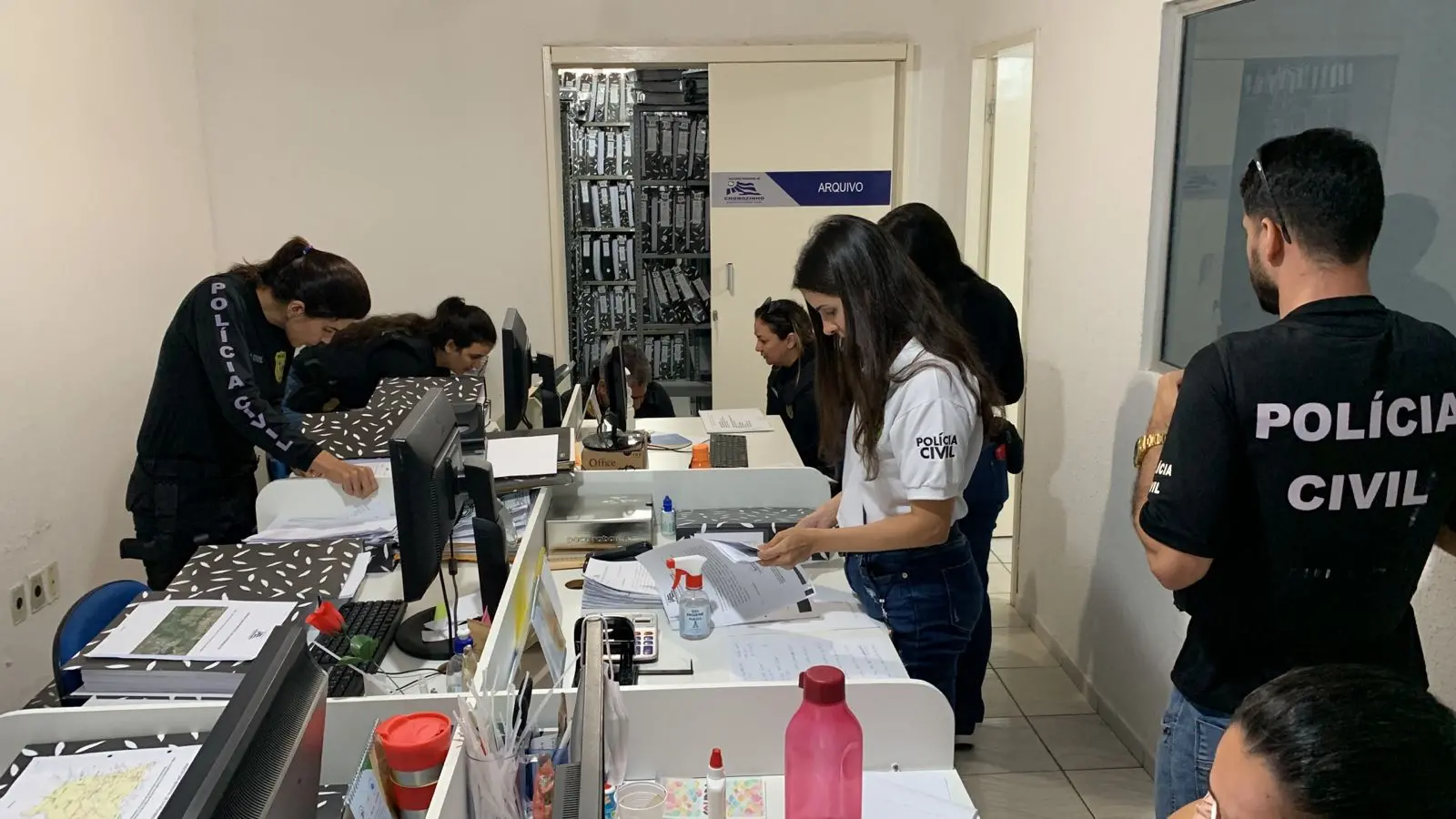 Policiais durante operação em Chorozinho