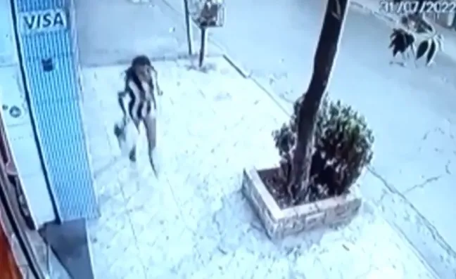Imagens de câmera de segurança mostram Bárbara correndo na volta pra casa