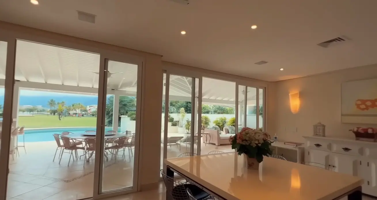 Cozinha da mansão de veraneio.