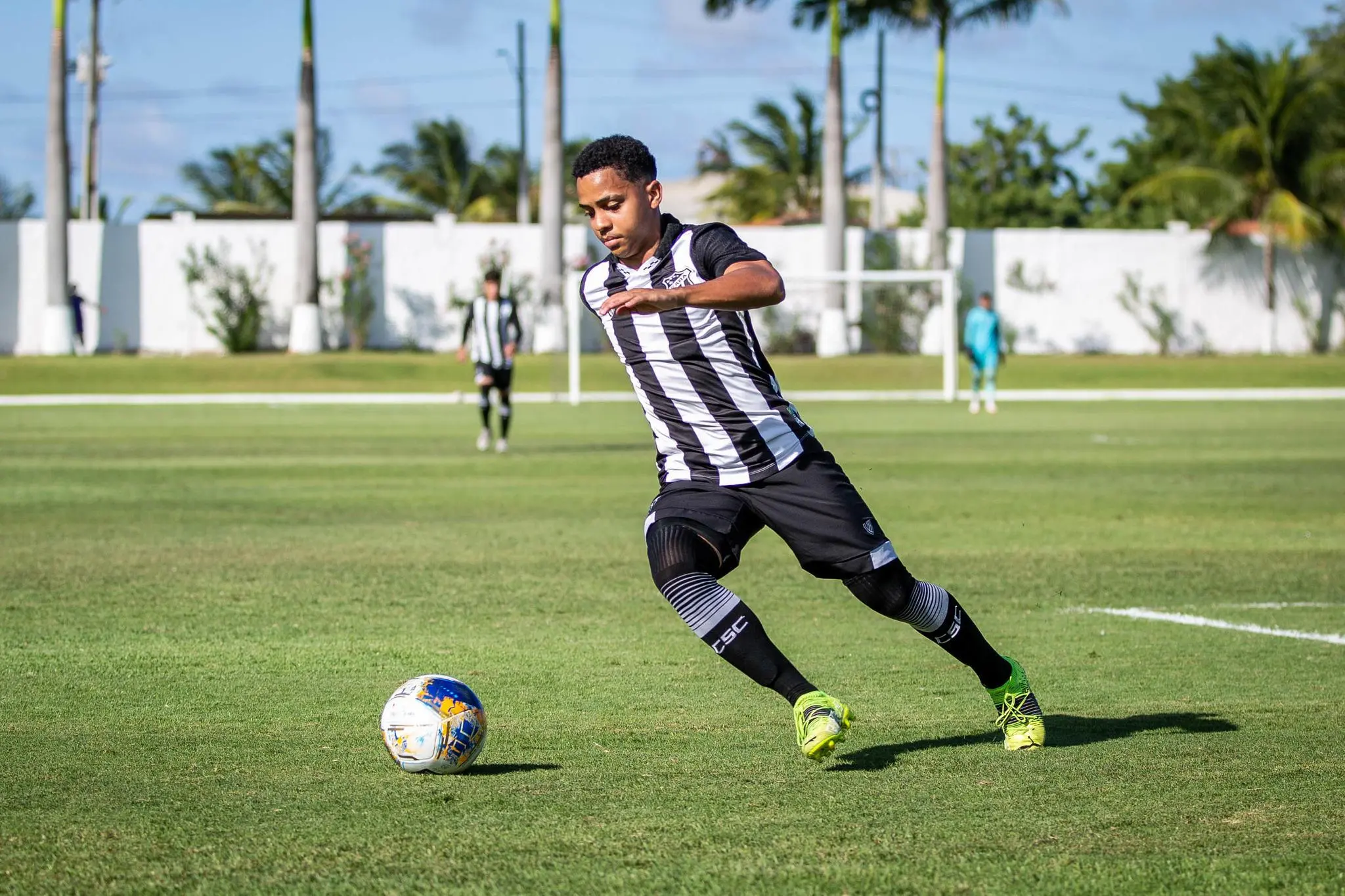 João Victor em ação na base do Ceará