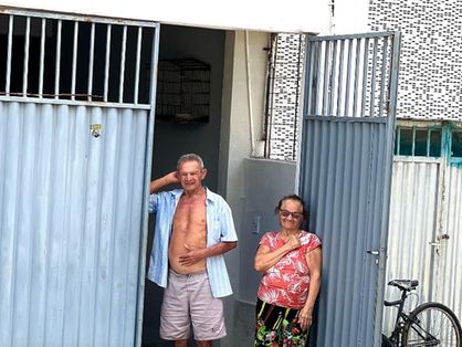 Meus pais na porta de casa, em Mombaça