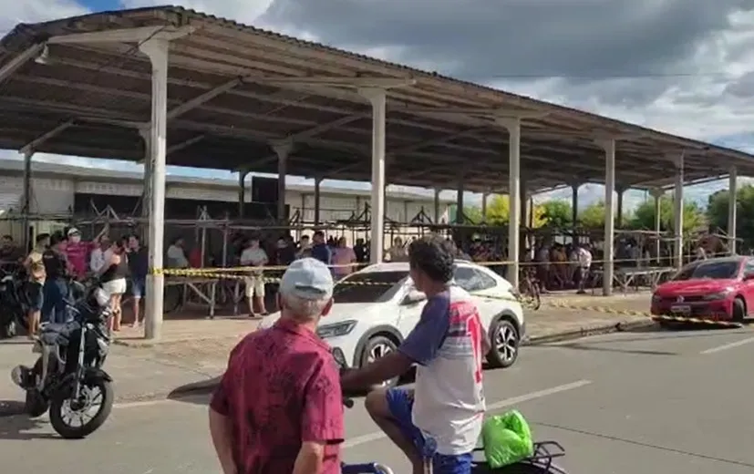 A churrascaria onde ocorreu crime fica próxima ao Mercado Público de Horizonte e foi isolada pela Polícia