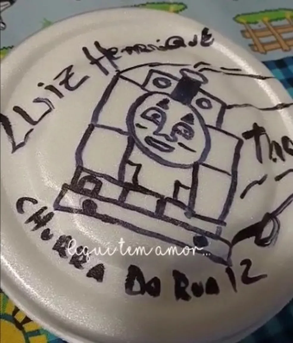 Proprietário do restaurante, que não sabia desenhar, se desafiou para reproduzir personagem de desenho animado