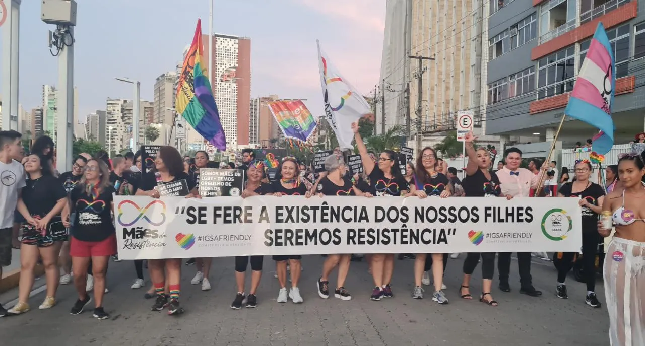 Mães de LGBTQIA+ apoiam movimento