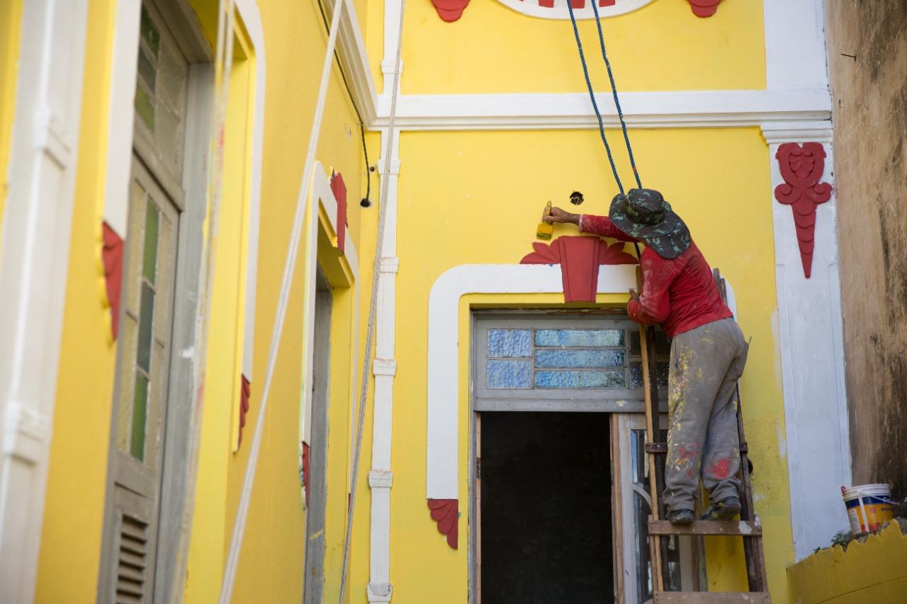 detalhe pintura casarão histórico