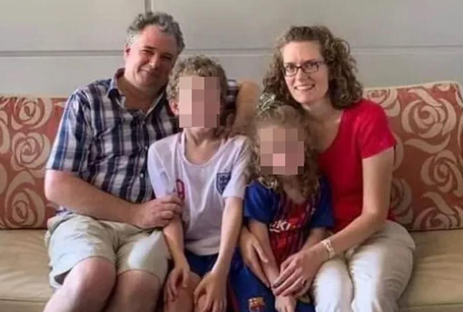 Helen Rhodes com o marido e os filhos