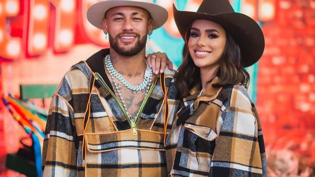 Neymar e Bruna em festa junina