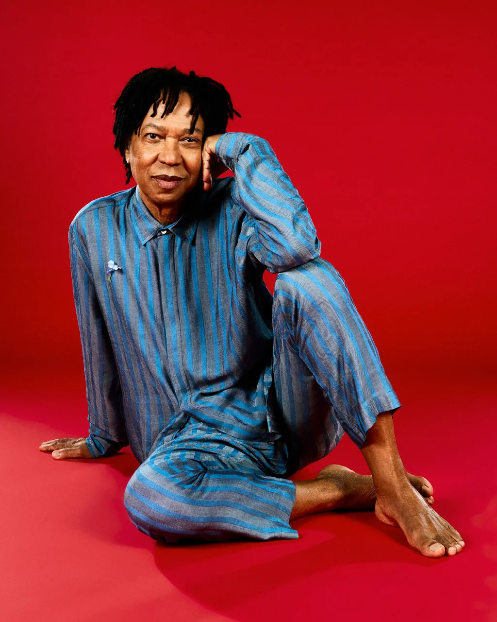 Djavan esbanja saúde, inclusive, no palco onde dança durante toda apresentação