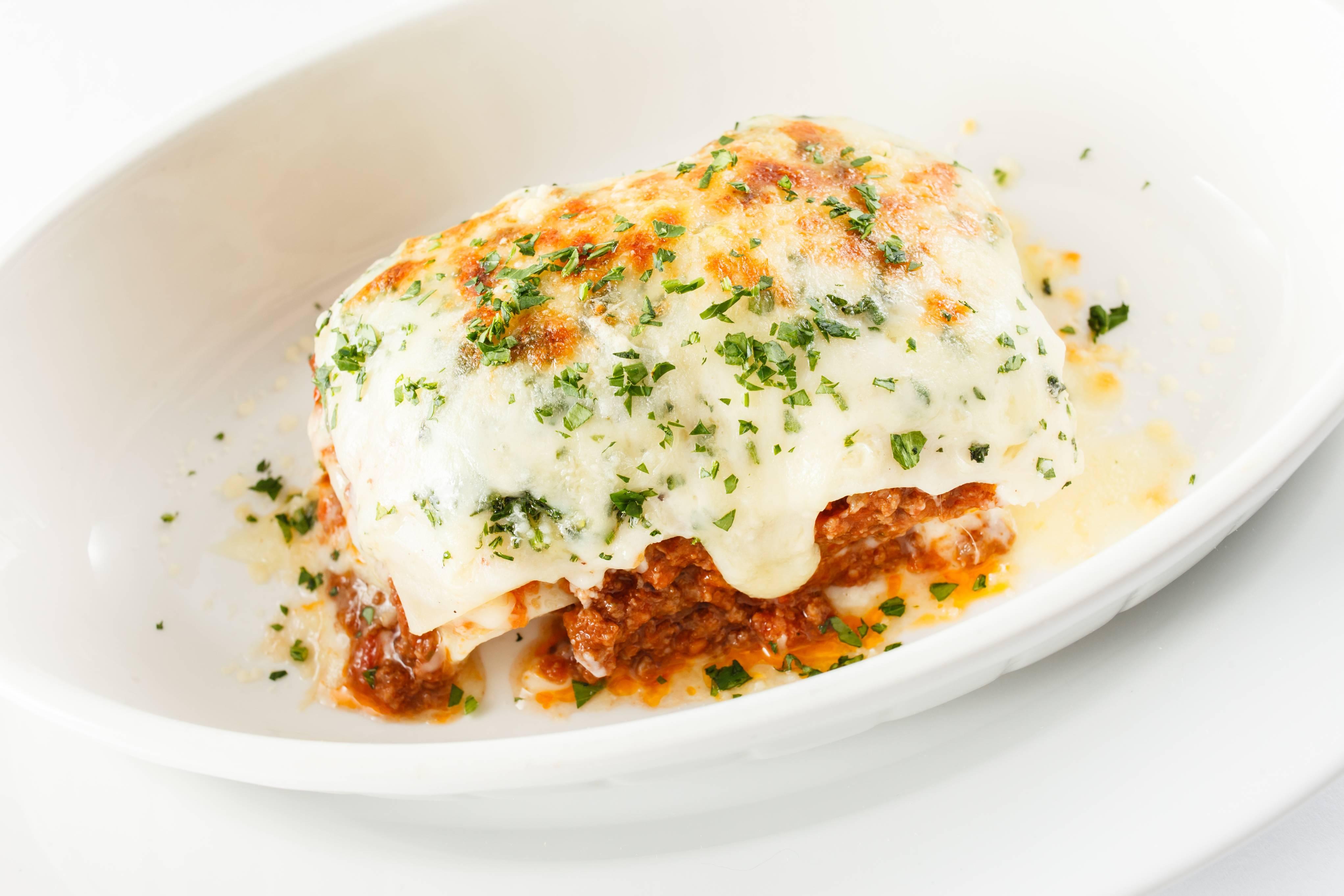 Imagem de uma lasanha ao molho branco