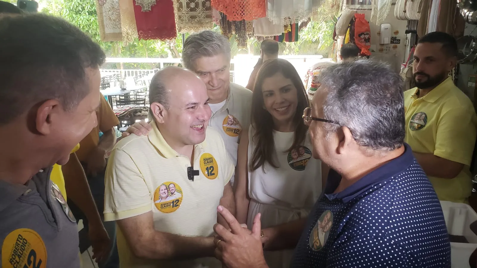 Roberto Cláudio esteve acompanhado de apoiadores na primira agenda de campanha