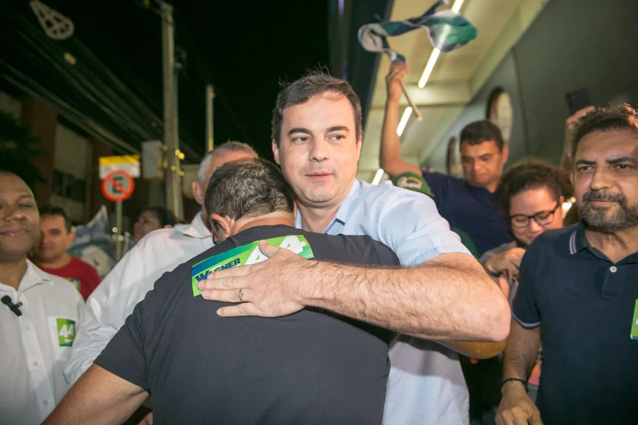 O candidato de oposição prometeu investimentos para a área de juventude